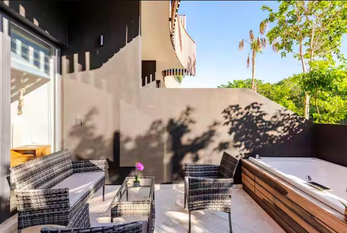 With Private Jacuzzi, Rooftop Pools & Free Club Apartment